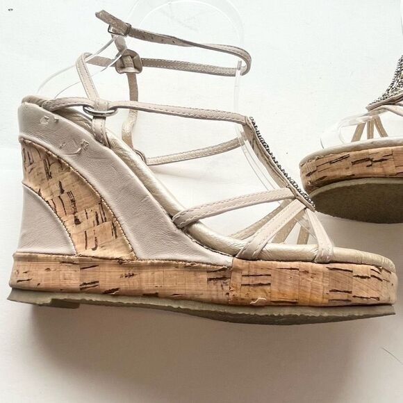 Very Volatile Women’s Beaded Ankle Strap Wedge Heels Cream Tan Size 6 - Picture 9 of 9